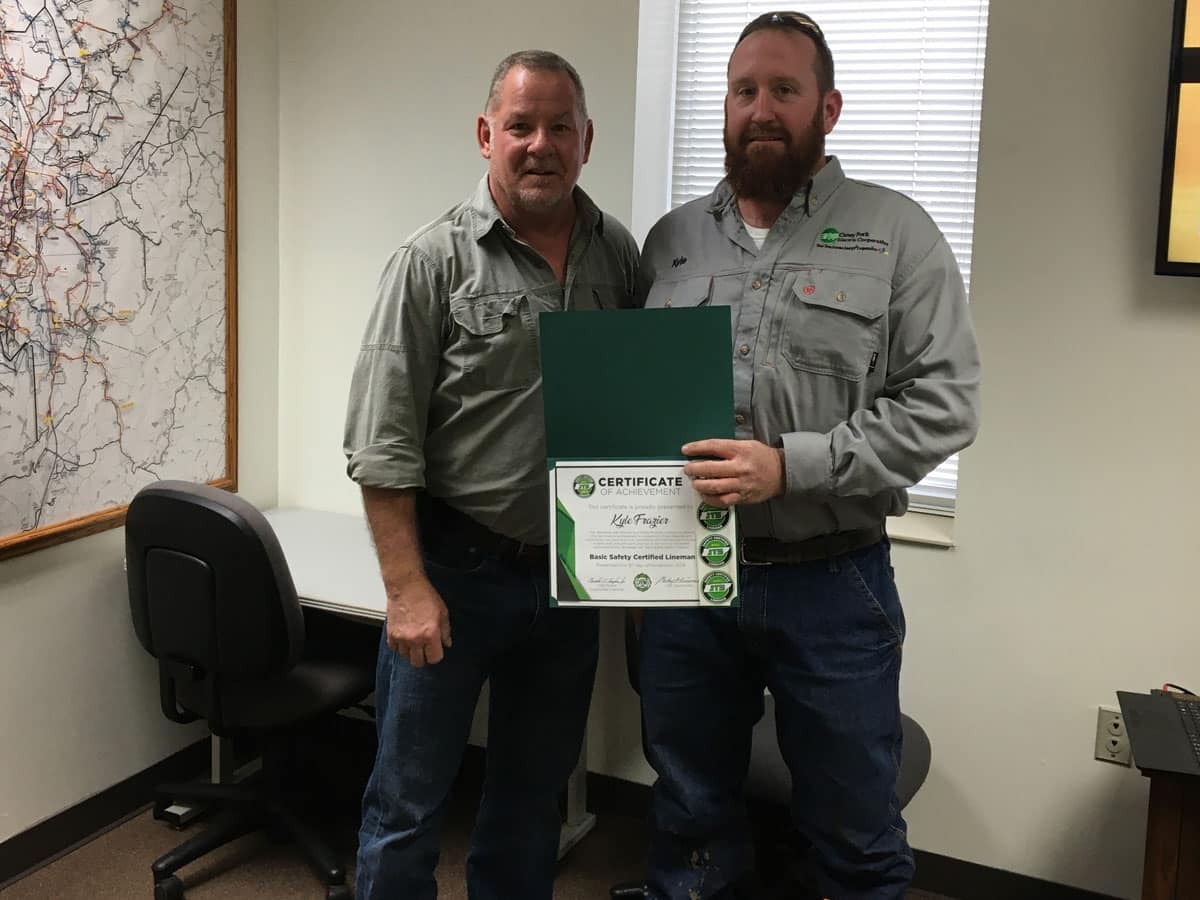 2019 Basic SCL Recipient Kyle Frazier from Caney Fork Electric Cooperative with JT&S instructor Tim Phegley