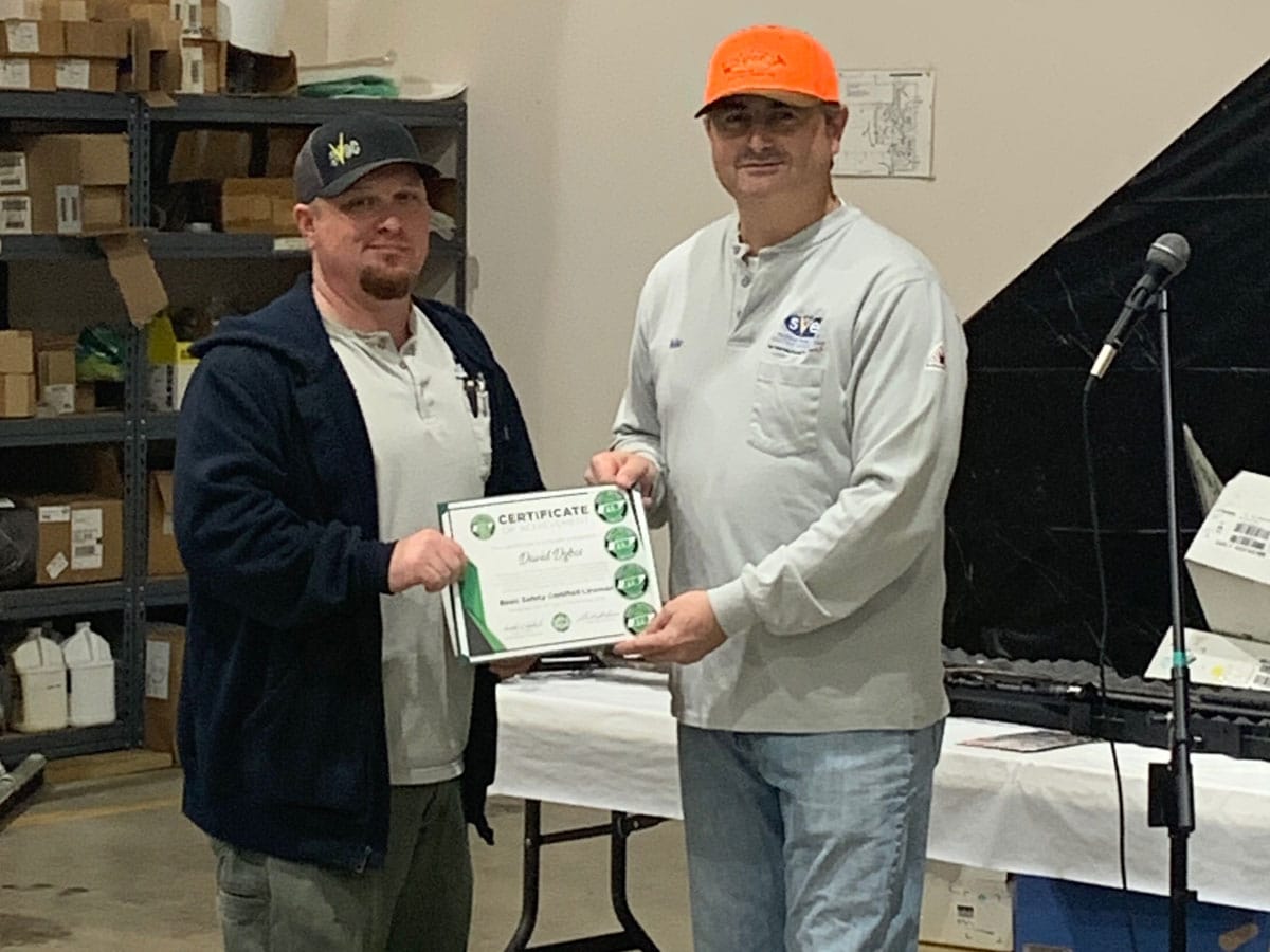 2019 Basic SCL Recipient David Dykes with Sequachee Valley Electric Cooperative CEO Mike Partin